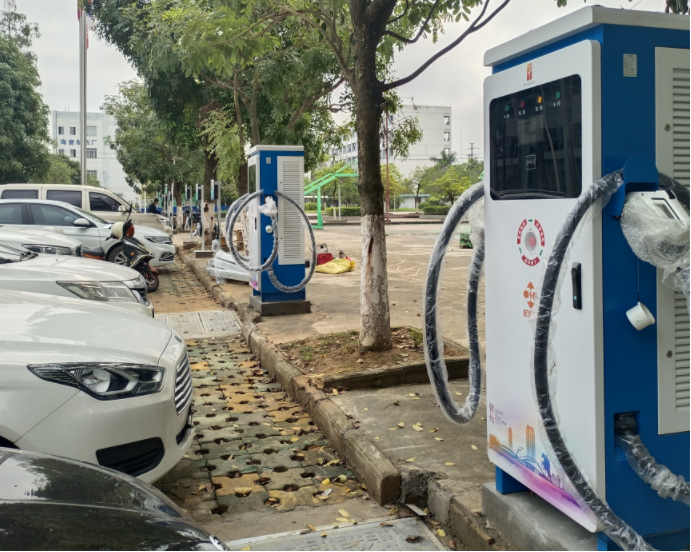 120KW的直流充電樁多少錢一臺(tái)？