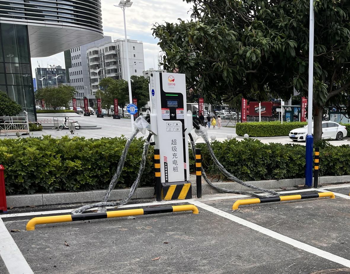及時電新能源汽車充電樁怎么使用？